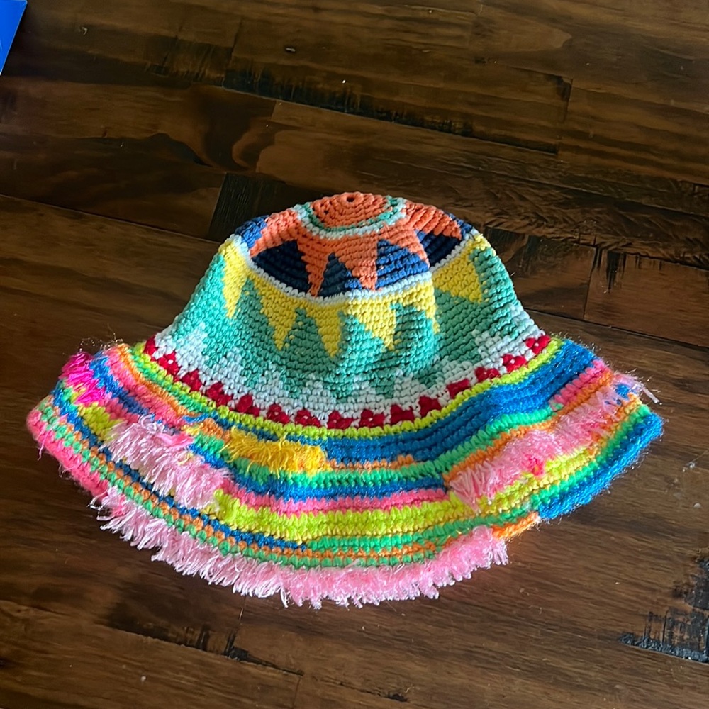 Bucket hat